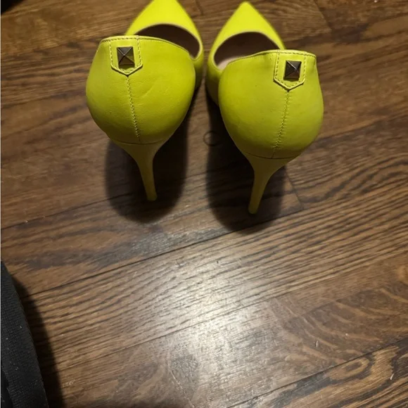 Valentino rockstud heels. Yellow/lime neon - Picture 2 of 13